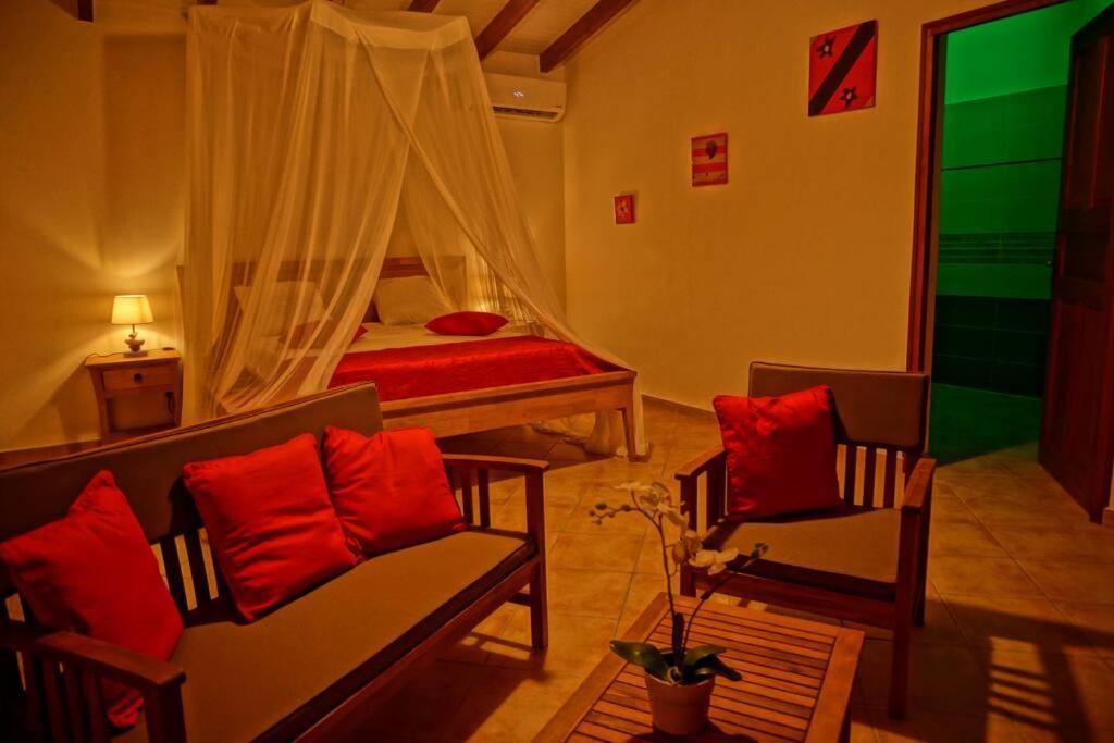 TI COIN RELAX bungalow vue mer piscine privée Saint-Francois  Extérieur photo