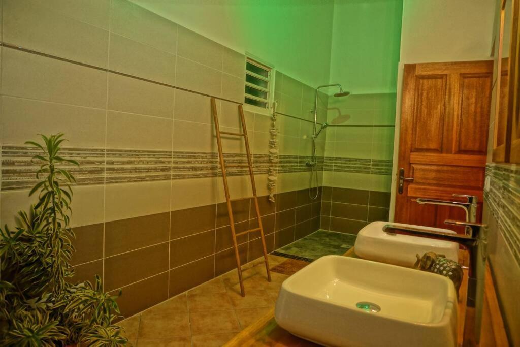 TI COIN RELAX bungalow vue mer piscine privée Saint-Francois  Extérieur photo