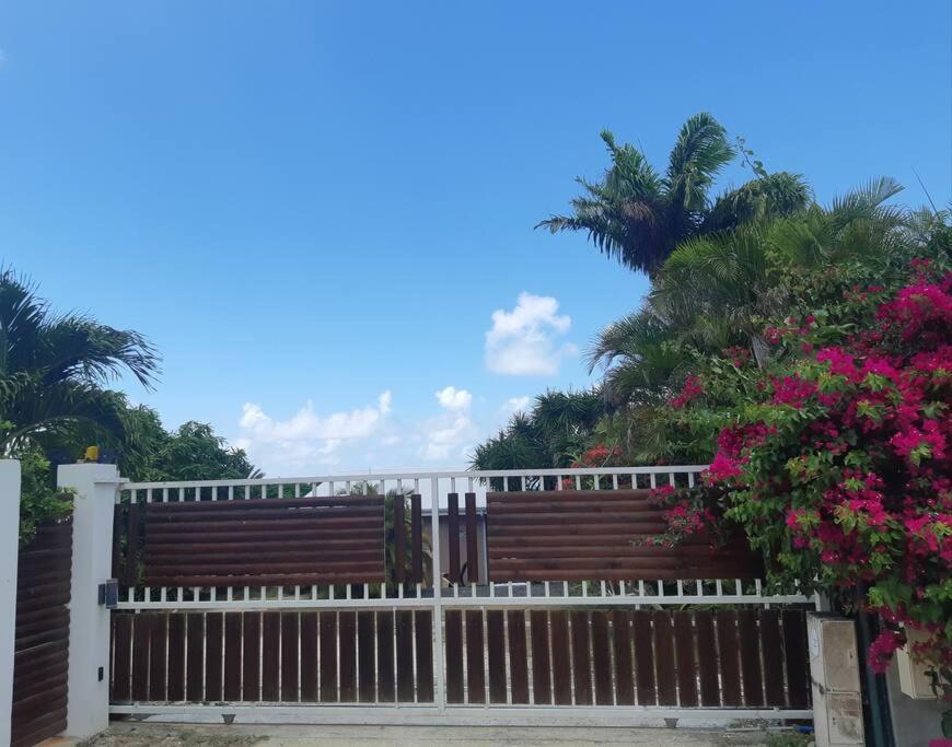 TI COIN RELAX bungalow vue mer piscine privée Saint-Francois  Extérieur photo