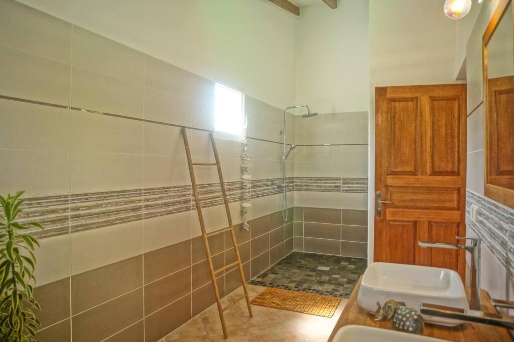 TI COIN RELAX bungalow vue mer piscine privée Saint-Francois  Extérieur photo